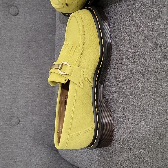 New Dr. Martens Adrian Snaffle shoe in moss green unisex men's size 6 - Picture 3 of 8